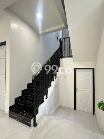 Ready to Use! Luxury House LT 121m2 Desain Elegan di BSD Ready to Use! Luxury House LT 121m2 Desain Elegan di BSD
