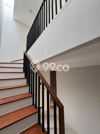 Ready to Use! Luxury House LT 106m2 Desain Modern di BSD Ready to Use! Luxury House LT 106m2 Desain Modern di BSD