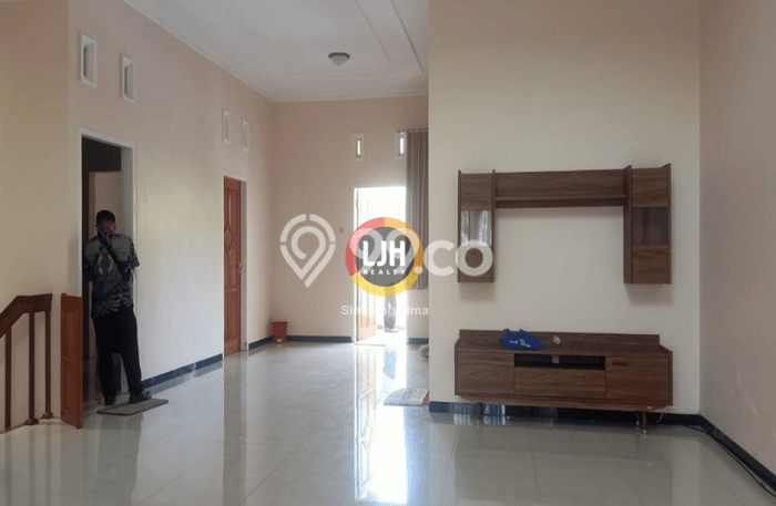 Dijual Hunian Rumah Terawat 4 KT di Ngesrep, Semarang Dijual Hunian Rumah Terawat 4 KT di Ngesrep, Semarang