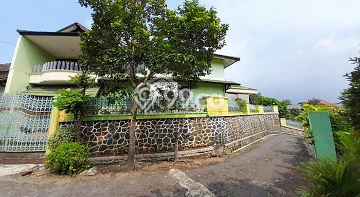 For Sale Rumah Mewah Exclusive di Banyumanik, Semarang For Sale Rumah Mewah Exclusive di Banyumanik, Semarang