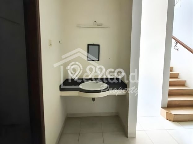 Lokasi terbaik! Rumah siap huni disewakan di Semarang Barat LB 200m2 Lokasi terbaik! Rumah siap huni disewakan di Semarang Barat LB 200m2