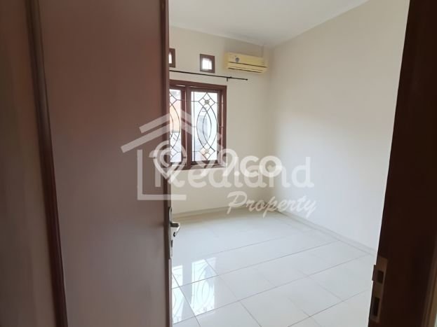 Lokasi terbaik! Rumah siap huni disewakan di Semarang Barat LB 200m2 Lokasi terbaik! Rumah siap huni disewakan di Semarang Barat LB 200m2