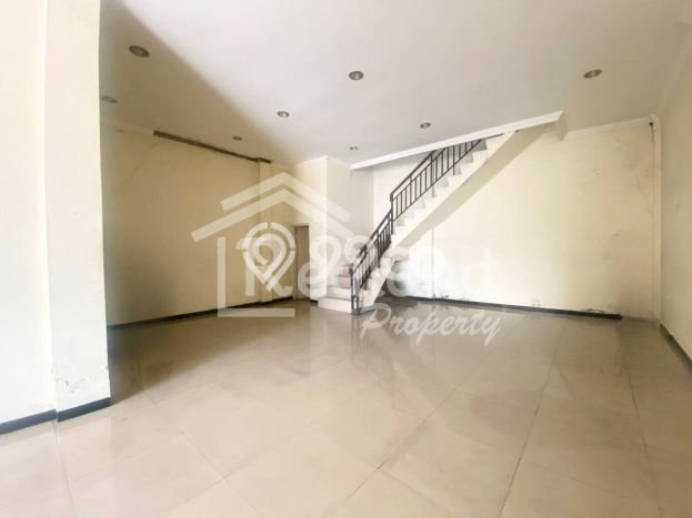 Dijual Ruko Area Bisnis di Banyumanik, Luas 200m2m², Jalan Utama Dijual Ruko Area Bisnis di Banyumanik, Luas 200m2m², Jalan Utama
