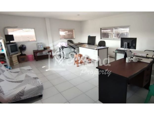 Area Ramai! Gudang Dijual di Pedurungan untuk Bisnis Luas Bangunan 2000m2 Area Ramai! Gudang Dijual di Pedurungan untuk Bisnis Luas Bangunan 2000m2