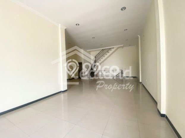 Dijual Ruko Area Bisnis di Banyumanik, Luas 200m2m², Jalan Utama Dijual Ruko Area Bisnis di Banyumanik, Luas 200m2m², Jalan Utama