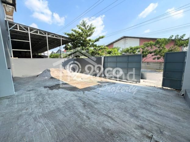 Unit Gudang Paling Strategis di Ngaliyan Semarang dengan LB 1200m2 Unit Gudang Paling Strategis di Ngaliyan Semarang dengan LB 1200m2