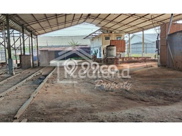 Area Ramai! Gudang Dijual di Pedurungan untuk Bisnis Luas Bangunan 2000m2 Area Ramai! Gudang Dijual di Pedurungan untuk Bisnis Luas Bangunan 2000m2