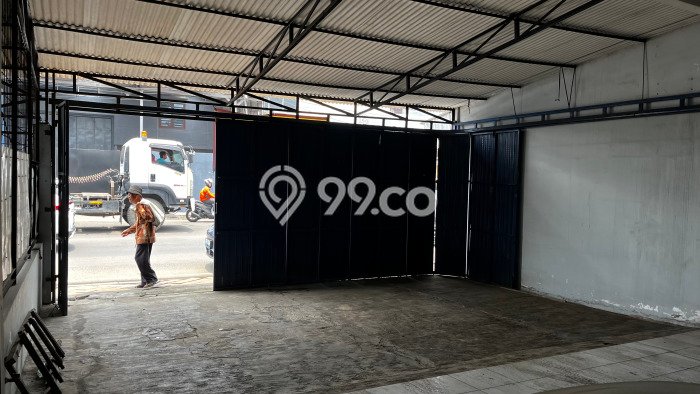 Komersial disewakan di Karawaci Tangerang dengan luas bangunan 150m2 Komersial disewakan di Karawaci Tangerang dengan luas bangunan 150m2