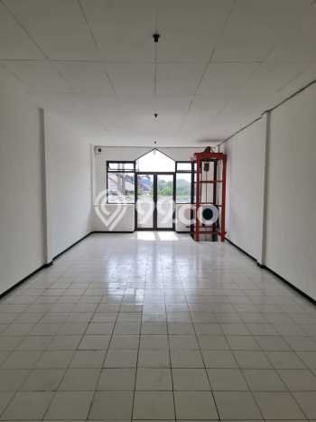 Ruko Disewa di Surabaya dengan LB 202m2 Area Komersial Ramai Ruko Disewa di Surabaya dengan LB 202m2 Area Komersial Ramai