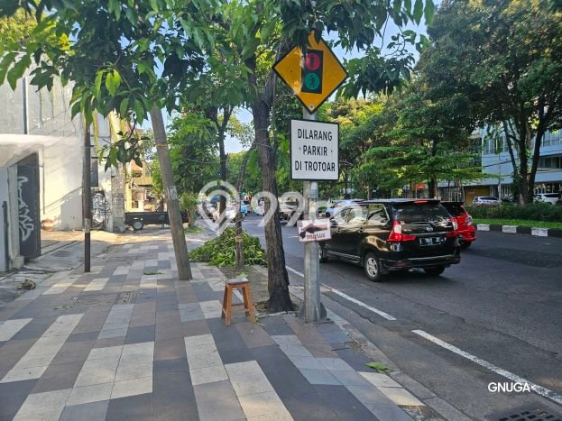 Ruko Disewa di Surabaya dengan LB 100m2 Area Komersial Ramai Ruko Disewa di Surabaya dengan LB 100m2 Area Komersial Ramai