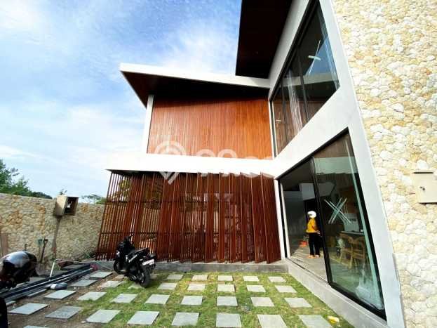 For Sale! Luxury House LT 350m2 Desain Modern di Munggu For Sale! Luxury House LT 350m2 Desain Modern di Munggu