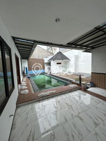 Hunian Mewah LB 450m2 Siap Pakai Desain Elegan di Panjang Jiwo, Surabaya Hunian Mewah LB 450m2 Siap Pakai Desain Elegan di Panjang Jiwo, Surabaya