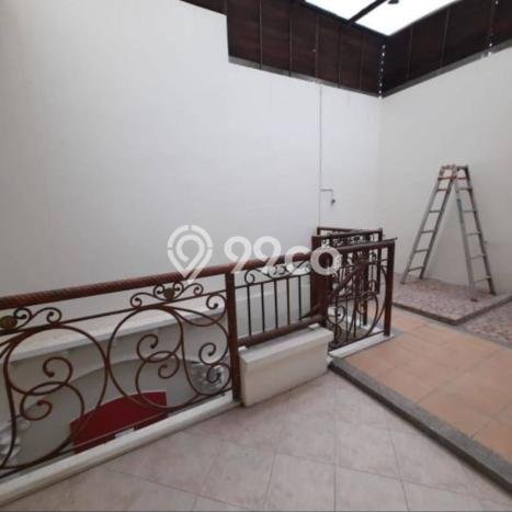 Dijual Rumah Premium dengan Fasilitas Sekitar Komplit di Tenggilis Mejoyo, Surabaya Dijual Rumah Premium dengan Fasilitas Sekitar Komplit di Tenggilis Mejoyo, Surabaya