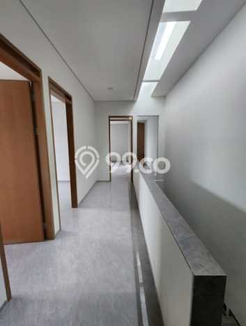 Rumah Mewah LB 180m2 Siap Huni Desain Elegan di Setra Duta, Bandung Rumah Mewah LB 180m2 Siap Huni Desain Elegan di Setra Duta, Bandung