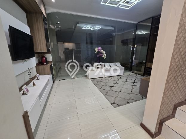 Area Ramai! Gudang Dijual di Tangerang untuk Bisnis Luas Bangunan 900m2 Area Ramai! Gudang Dijual di Tangerang untuk Bisnis Luas Bangunan 900m2