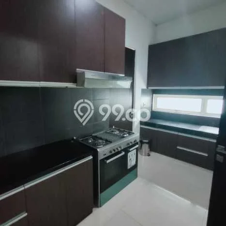 Lokasi terbaik! Rumah siap pakai dikontrakkan di Coblong LB 400m2 Lokasi terbaik! Rumah siap pakai dikontrakkan di Coblong LB 400m2