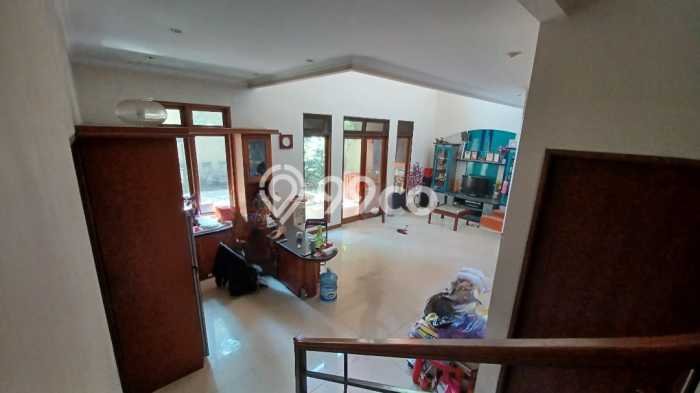 For Sale! Luxury House LT 288m2 Desain Elegan di Mekar Wangi For Sale! Luxury House LT 288m2 Desain Elegan di Mekar Wangi