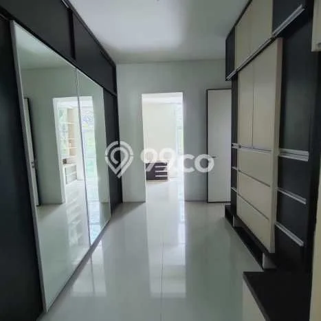 Lokasi terbaik! Rumah siap pakai dikontrakkan di Coblong LB 400m2 Lokasi terbaik! Rumah siap pakai dikontrakkan di Coblong LB 400m2