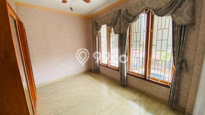Rumah sewa siap pakai 6 Kamar Tidur di Seminyak, Badung Rumah sewa siap pakai 6 Kamar Tidur di Seminyak, Badung