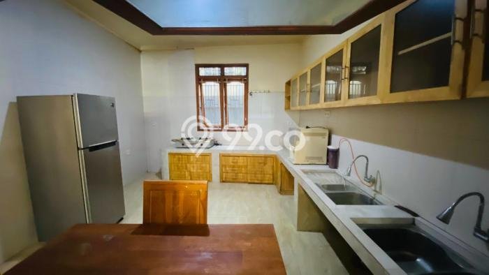 Rumah sewa siap pakai 6 Kamar Tidur di Seminyak, Badung Rumah sewa siap pakai 6 Kamar Tidur di Seminyak, Badung