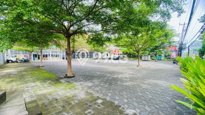 Ruko disewakan di Kuta Badung dengan luas bangunan 600m2 Ruko disewakan di Kuta Badung dengan luas bangunan 600m2
