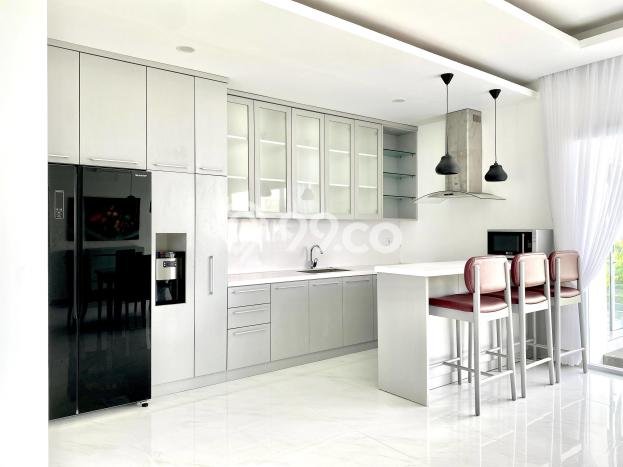 Vila Strategis di , Luas 337m2m², Tersedia Sekarang Vila Strategis di , Luas 337m2m², Tersedia Sekarang