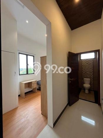Hunian Ideal dengan LT 200m2 & LB 420m2 Disewakan di Puri Gading Hunian Ideal dengan LT 200m2 & LB 420m2 Disewakan di Puri Gading