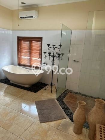 Disewakan Vila Premium Kawasan , Luas 350m2m², Lokasi Berkualitas Disewakan Vila Premium Kawasan , Luas 350m2m², Lokasi Berkualitas