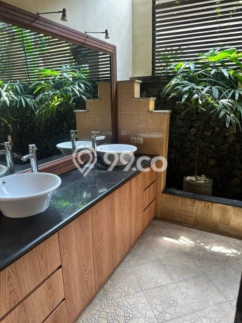 Disewakan Vila Premium Kawasan , Luas 350m2m², Lokasi Berkualitas Disewakan Vila Premium Kawasan , Luas 350m2m², Lokasi Berkualitas