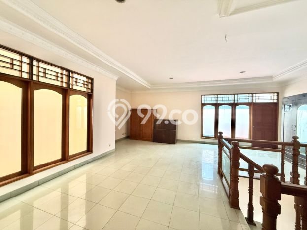 For Sale! Luxury House LT 160m2 Desain Elegan di Pulomas For Sale! Luxury House LT 160m2 Desain Elegan di Pulomas