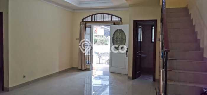Lokasi strategis! Rumah siap huni dikontrakkan di Kelapa Gading LB 200m2 Lokasi strategis! Rumah siap huni dikontrakkan di Kelapa Gading LB 200m2