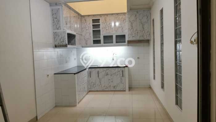 Lokasi strategis! Rumah siap huni dikontrakkan di Kelapa Gading LB 200m2 Lokasi strategis! Rumah siap huni dikontrakkan di Kelapa Gading LB 200m2