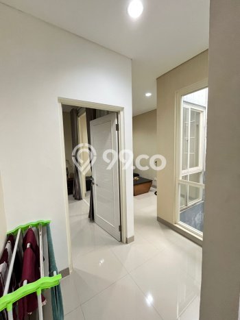 Rumah Modern Cantik 4 KT Bisa Langsung Pindah di BSD Rumah Modern Cantik 4 KT Bisa Langsung Pindah di BSD