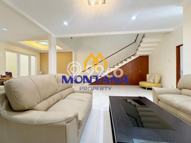 Rumah Elit LB 220m2 Siap Huni Desain Elegan di Modernland, Tangerang Rumah Elit LB 220m2 Siap Huni Desain Elegan di Modernland, Tangerang