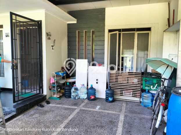 Rumah Modern 2 KT LT 133m2 di Taman Holis Indah Rumah Modern 2 KT LT 133m2 di Taman Holis Indah