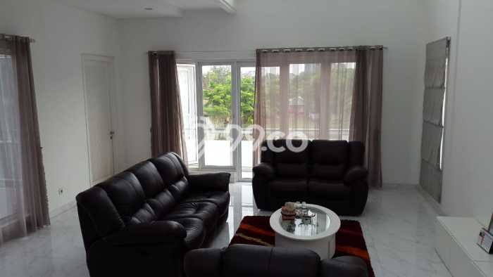 Siap Huni Rumah Mewah 4 Kamar di Cengkareng Dekat ke Mana Saja Siap Huni Rumah Mewah 4 Kamar di Cengkareng Dekat ke Mana Saja