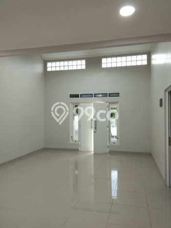 Disewakan Rumah Harga Terjangkau di Duta Garden Tangerang dengan 5 KT Disewakan Rumah Harga Terjangkau di Duta Garden Tangerang dengan 5 KT
