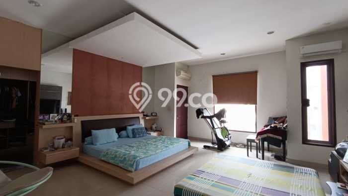 Ready to Use! Luxury House LT 198m2 Desain Elegan di Taman Surya Ready to Use! Luxury House LT 198m2 Desain Elegan di Taman Surya