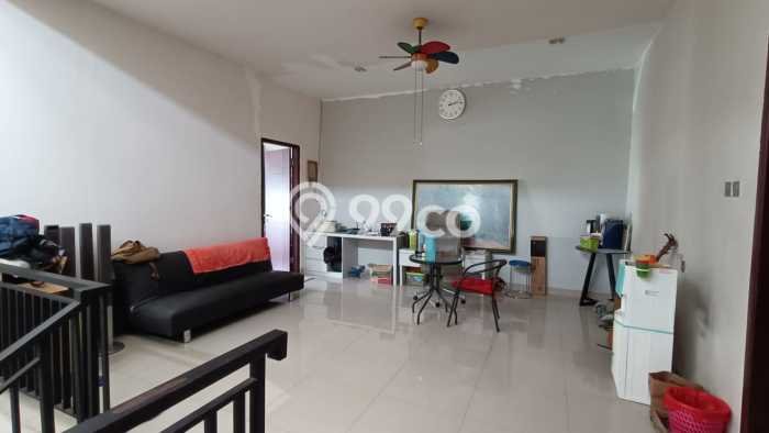 Ready to Use! Luxury House LT 198m2 Desain Elegan di Taman Surya Ready to Use! Luxury House LT 198m2 Desain Elegan di Taman Surya