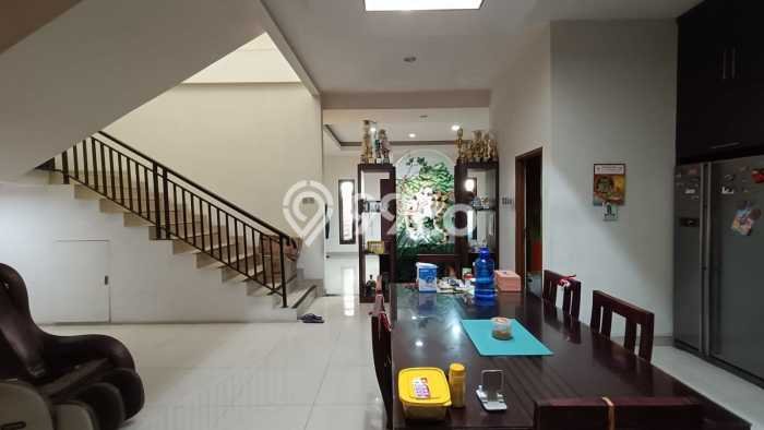 Ready to Use! Luxury House LT 198m2 Desain Elegan di Taman Surya Ready to Use! Luxury House LT 198m2 Desain Elegan di Taman Surya