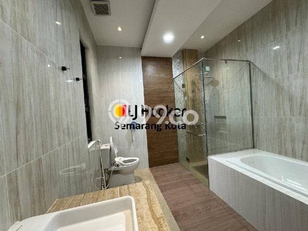 Rumah Mewah Dijual LT 180m2 di Tembalang, Semarang Rumah Mewah Dijual LT 180m2 di Tembalang, Semarang
