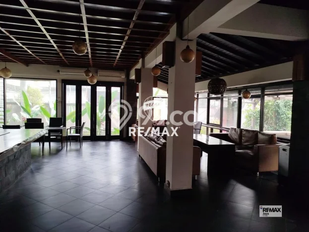 Disewakan Ruko di Kawasan Ramai Seminyak Luas 325m2 Disewakan Ruko di Kawasan Ramai Seminyak Luas 325m2