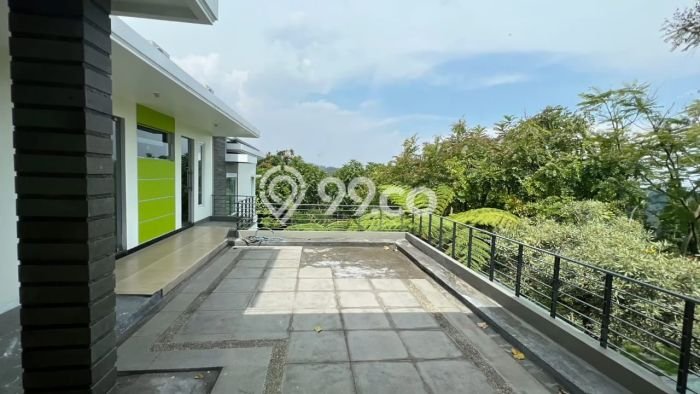 Dijual Rumah Mewah Elegan Dengan View Eksklusif di Dago, Bandung Dijual Rumah Mewah Elegan Dengan View Eksklusif di Dago, Bandung