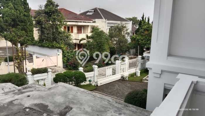 Rumah Luxury Modern Siap Huni di Setiabudi Bandung Rumah Luxury Modern Siap Huni di Setiabudi Bandung