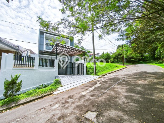 Dijual Hunian Rumah Terawat 3 KT di Cibubur, Jakarta Timur Dijual Hunian Rumah Terawat 3 KT di Cibubur, Jakarta Timur