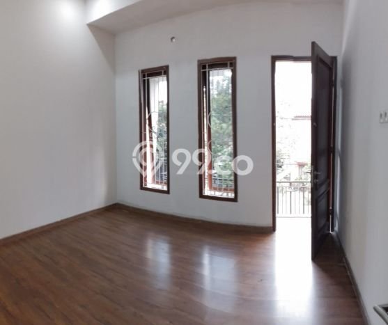 Jual Rumah Bagus Siap Huni LB 140m2 di Beji, Depok Jual Rumah Bagus Siap Huni LB 140m2 di Beji, Depok