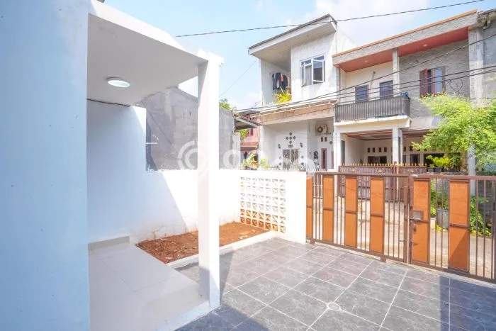 For Sale Hunian Rumah Terawat 2 KT di Cibubur, Jakarta Timur For Sale Hunian Rumah Terawat 2 KT di Cibubur, Jakarta Timur