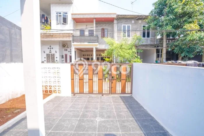 For Sale Hunian Rumah Terawat 2 KT di Cibubur, Jakarta Timur For Sale Hunian Rumah Terawat 2 KT di Cibubur, Jakarta Timur
