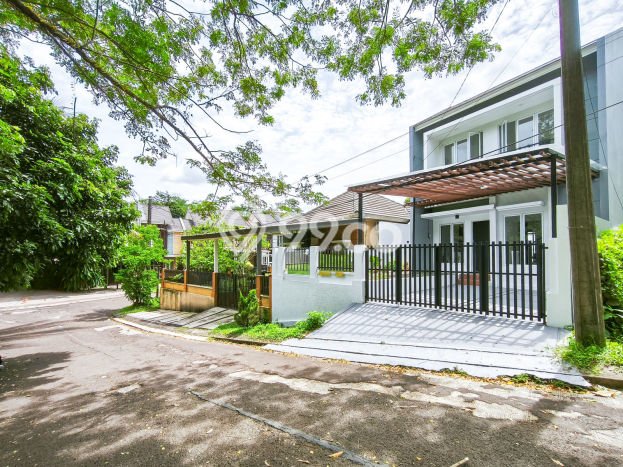 Dijual Hunian Rumah Terawat 3 KT di Cibubur, Jakarta Timur Dijual Hunian Rumah Terawat 3 KT di Cibubur, Jakarta Timur