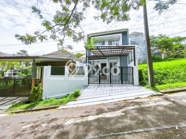 Dijual Hunian Rumah Terawat 3 KT di Cibubur, Jakarta Timur Dijual Hunian Rumah Terawat 3 KT di Cibubur, Jakarta Timur